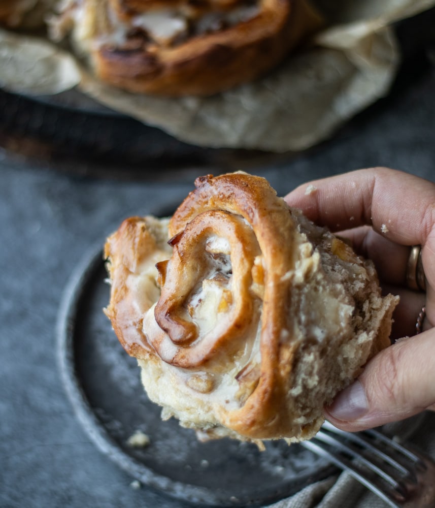 apple pie cinnamon rolls