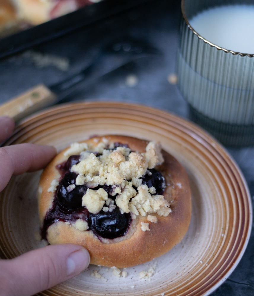 vegan cherry bun