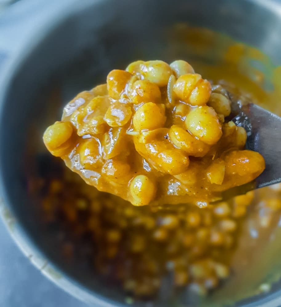 Butter Chickpea Masala – chickpeas in an easy creamy sauce!