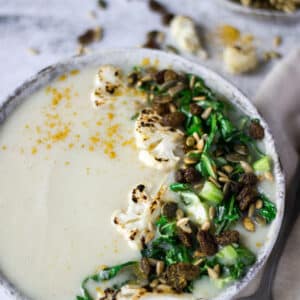 Cauliflower vegan soup with beans and curried seeds!