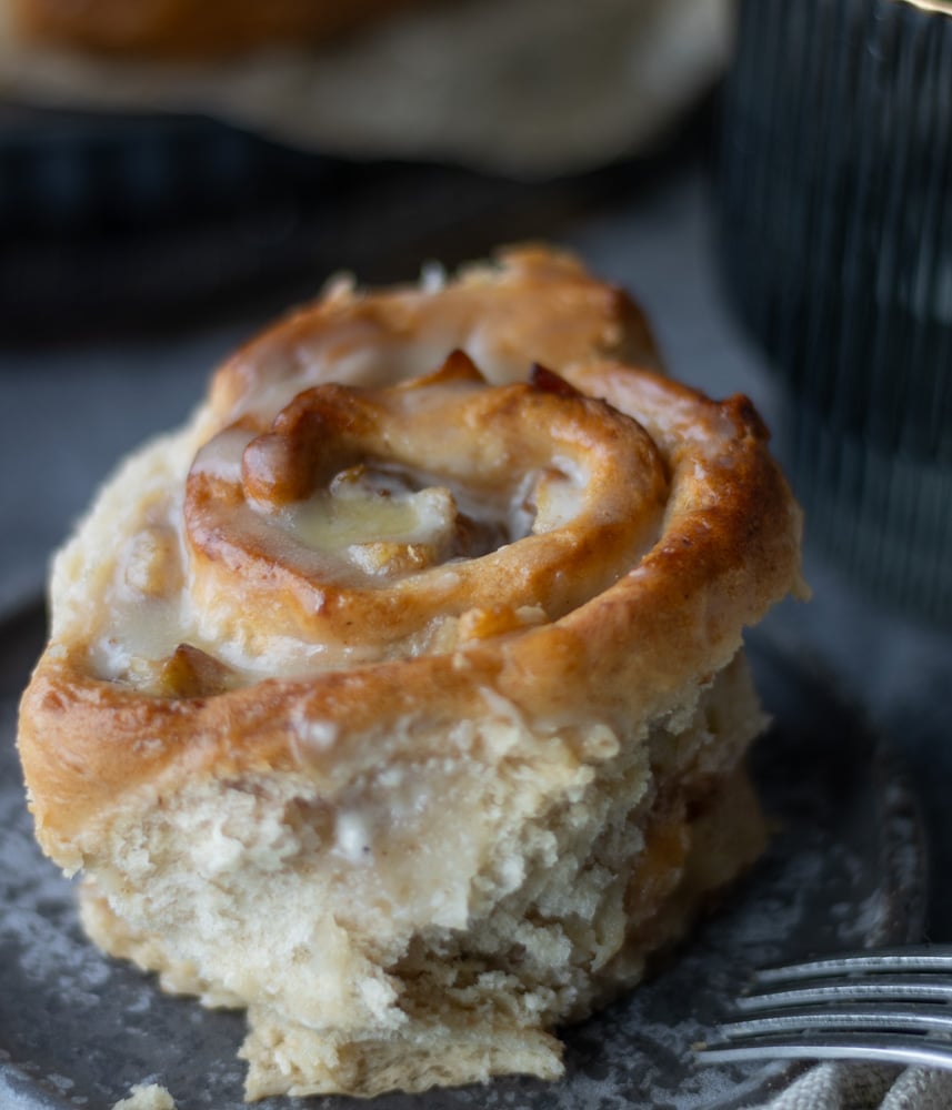 apple pie cinnamon rolls