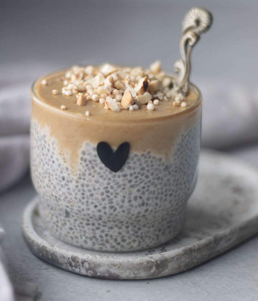 caramet-date chia pudding